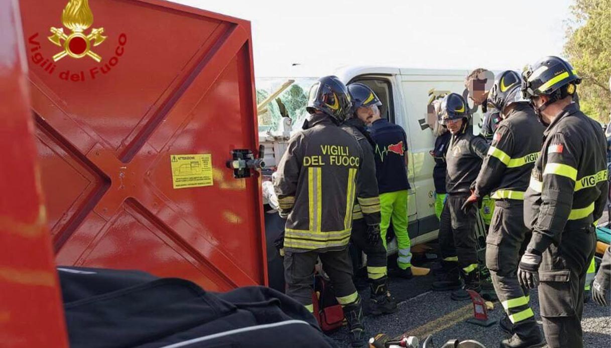 Incidente in tangenziale a Messina tra Tremestieri e San Filippo verso Palermo, schianto tra furgone e tir