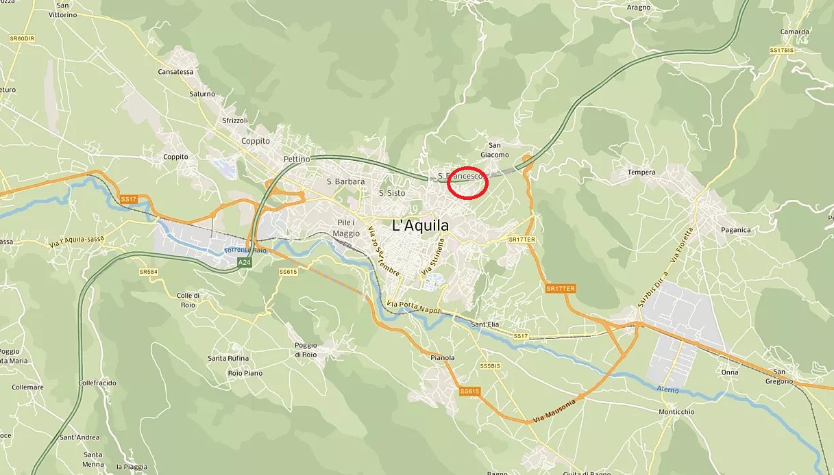 Morto a L'Aquila nell'incendio scoppiato a casa sua nel quartiere Torrione: aveva 62 anni, indagini in corso
