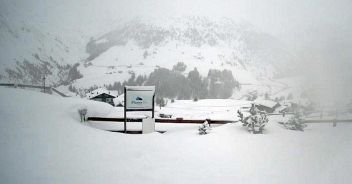 Livigno isolato dalla neve