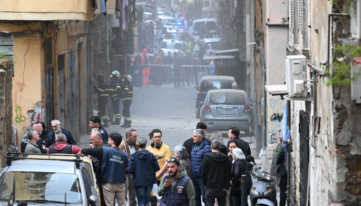 napoli paura palazzina crollo quartieri spagnoli