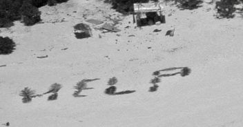 naufraghi-salvati-micronesia-pacifico-scritta-spiaggia