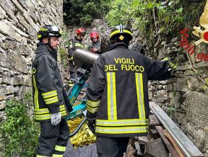 Operaio morto schiacciato dall'escavatore a Laglio sul lago di Como: il mezzo si è ribaltato, aveva 39 anni