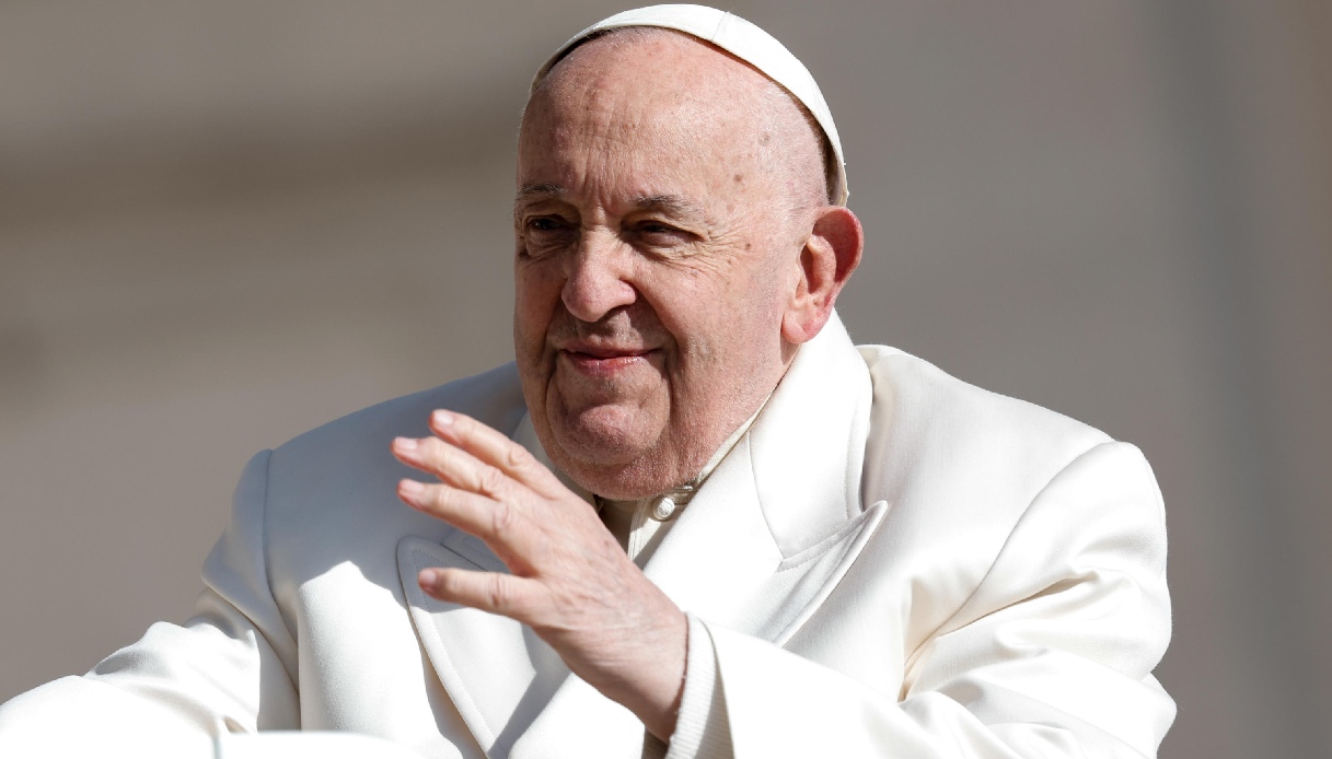 Papa Francesco in visita a Venezia incontra le detenute del carcere della Giudecca: "Tutelare la dignità"