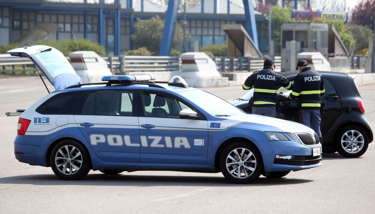 Abusi su bambine di 4 e 5 anni in asilo a Milano, maestro 34enne arrestato grazie alle microcamere in aula