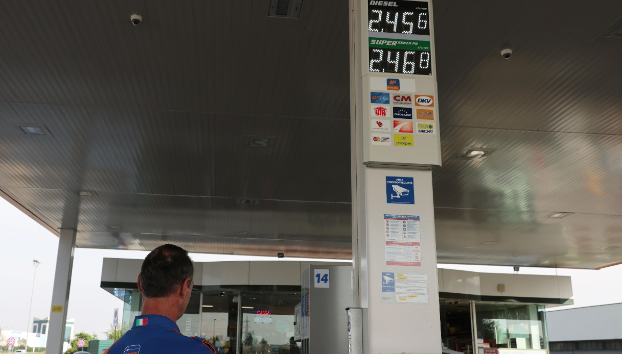prezzi benzina lunedì 8 aprile