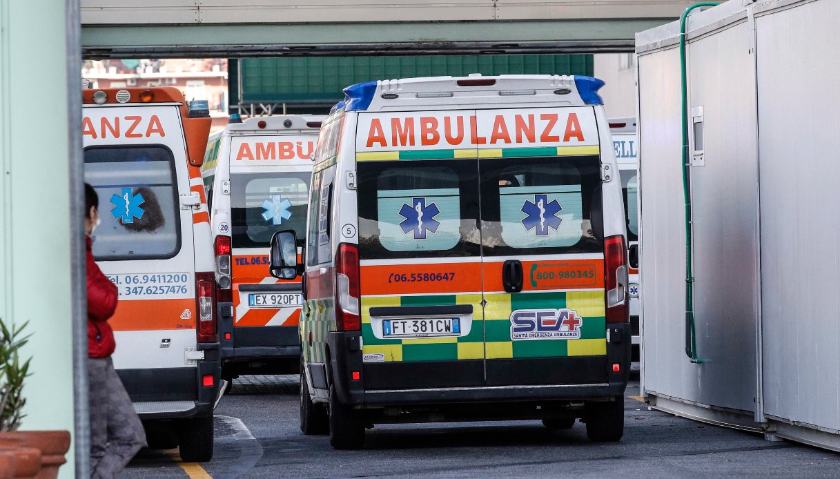 Ragazza precipita dal muretto della terrazza del Pincio a Roma per 5 metri: allarme lanciato dai passanti