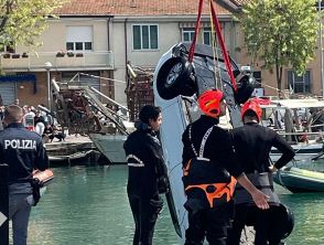 53enne si suicida gettandosi con l'auto nel porto canale a Rimini: pescatore tenta invano il salvataggio