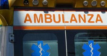 incidente tenna statale 47 morto feriti