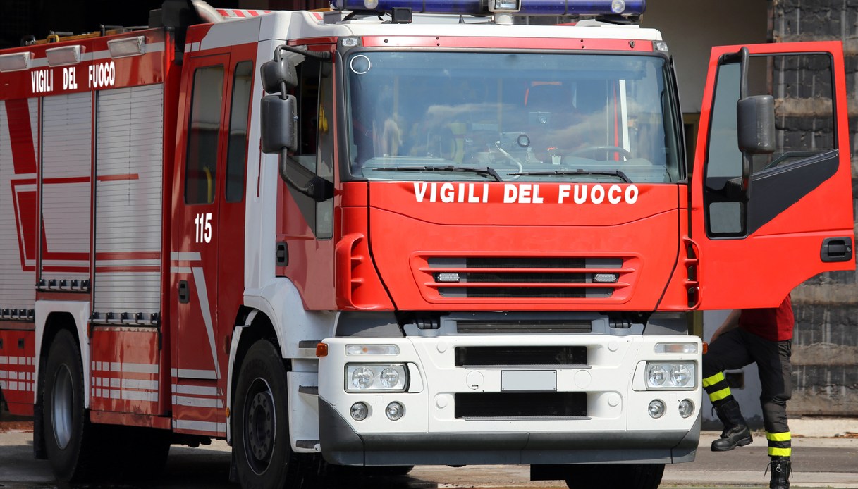 Bus In Fiamme A Tor Sapienza A Roma Tre Intossicati Danni Anche Un