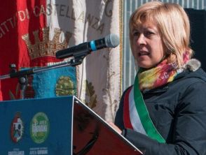 Morta la sindaca di Castellanza Mirella Cerini dopo la cerimonia del 25 Aprile: indossava ancora il tricolore
