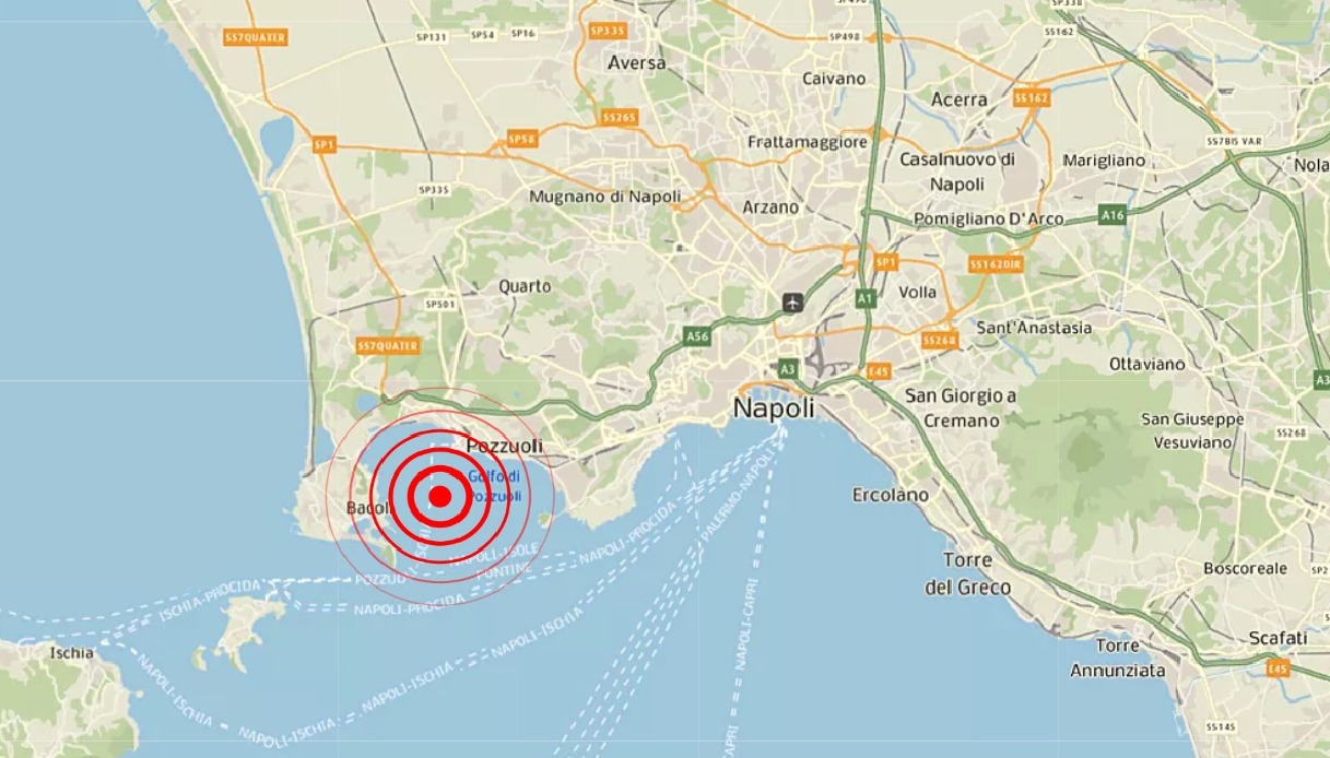 Terremoto ai Campi Flegrei avvertito anche a Napoli: magnitudo 3.9, epicentro al largo di Bacoli