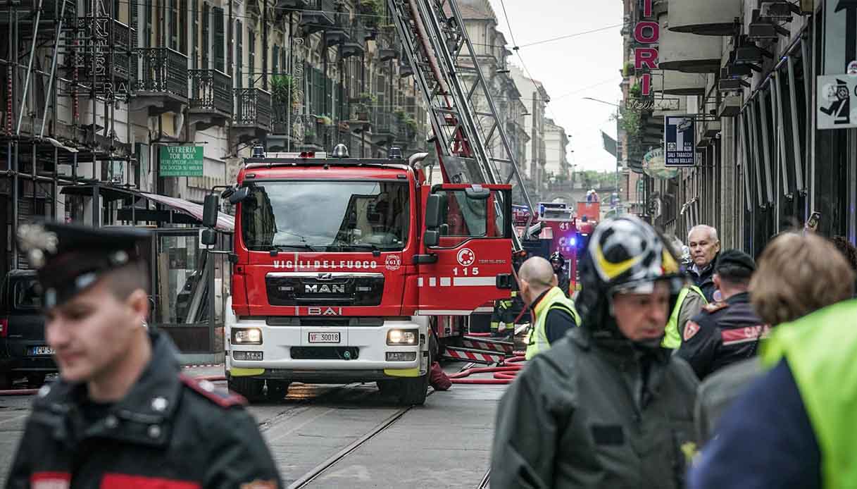 incendio-torino-via-vanchiglia-fiamme