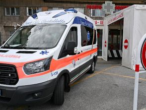 Tragico incidente in centro a Fermo: scooter con due persone a bordo si schianta, un morto e un ferito