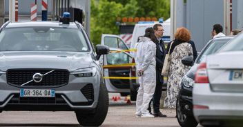assalto-furgone-polizia-penitenziaria-francia-prigioniero-in-fuga-agenti-uccisi-immagini