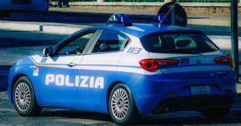 Frosinone neonato ospedale infermiera minacce polizia