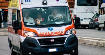 bambina-azzannata-pitbull-milano