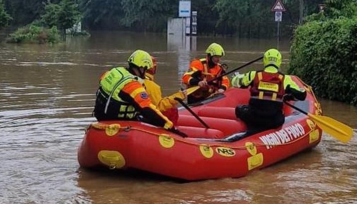 Cede Un Ponticello A Cant Per Il Maltempo In Lombardia Enne Disperso Dopo La Caduta Nel