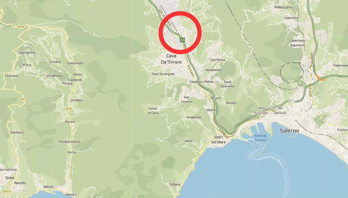 Incidente stradale nella notte a Cava de’ Tirreni (Salerno): morto nello schianto in moto un 37enne