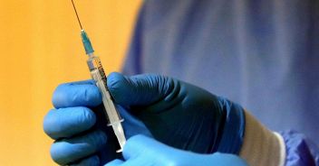 Codacons causa AstraZeneca vaccino Covid risarcimento
