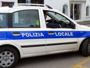 Donna anziana morta investita a Napoli in via Labriola, conducente in fuga: quale auto si sta cercando