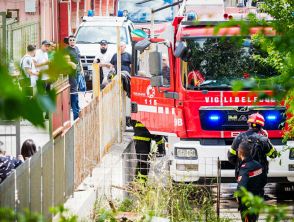 Forte esplosione in un garage di Barra a Napoli, poi l'incendio: morto 47enne sbalzato a 20 metri di distanza
