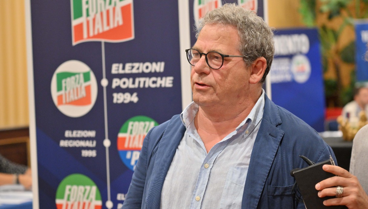 Gianfranco Miccichè Forza Italia indagato truffa peculato auto blu
