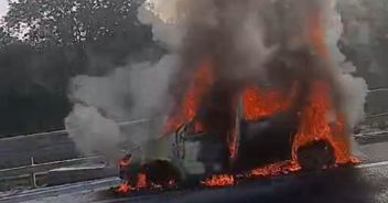 incendio-auto-gra-roma-1