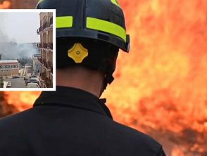Incendio a Brindisi col parco Di Giulio in fiamme, brucia tutto: evacuata una scuola, paura per una palazzina