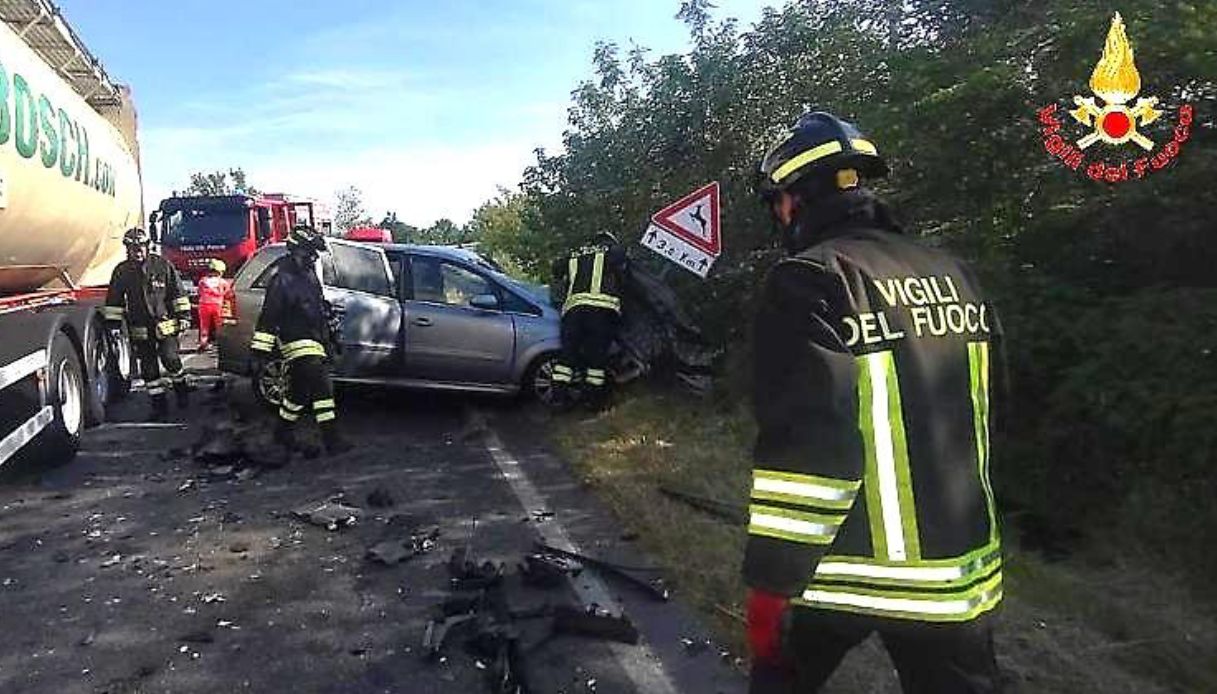 Grave incidente fra auto e camion a Bordolano vicino Cremona: Agnese Brunelli di Verolanuova morta a 55 anni
