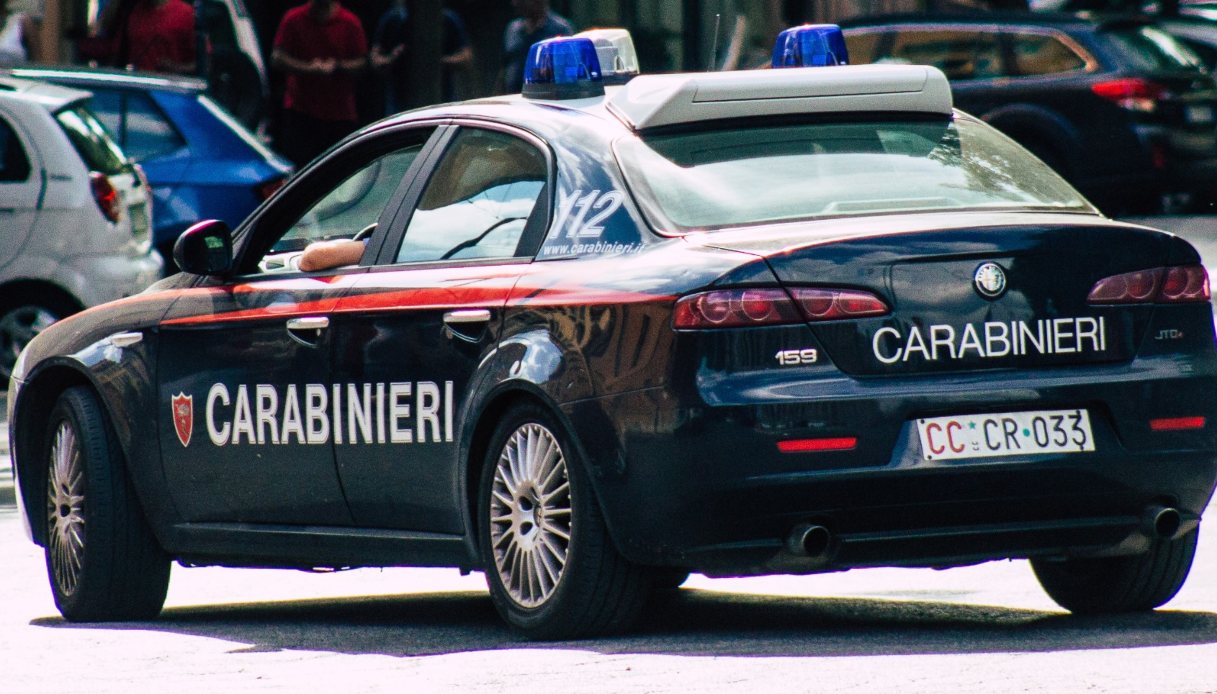 Auto precipita in una scarpata dopo lo scontro con un tir a Castellaneta Marina (Taranto): due morti