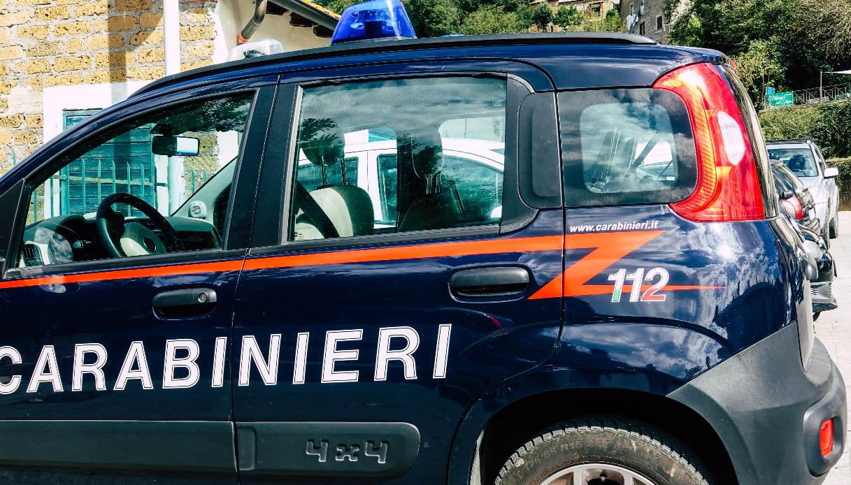 Bombeiro voluntário de 30 anos morre após ser atropelado por caminhão em Rovereto: motocicleta pega fogo