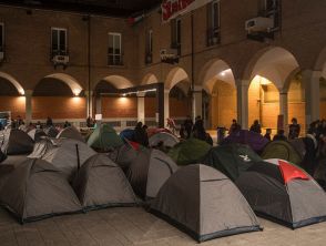La protesta degli studenti in favore della Palestina arriva anche in Italia: tende all'Università di Bologna