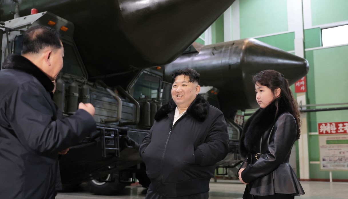 Missile balistico lanciato dalla Corea del Nord verso il Mar del Giappone, Kim Jong-un fa salire la tensione
