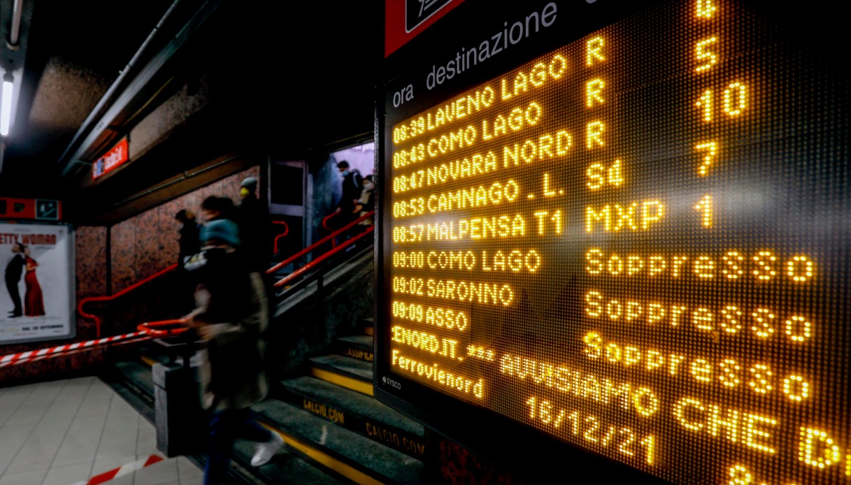 Lancio di sassi contro i treni sulla linea Milano-Lecco tra Arcore e Carnate: cancellazioni e ritardi