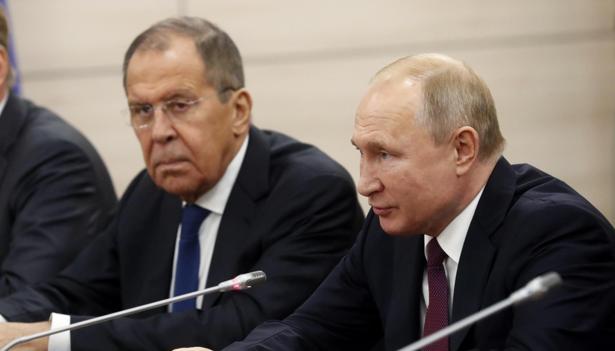 Lavrov minaccia l'Occidente dalla Russia e si prepara alla guerra: 
