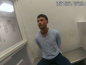 Spunta un nuovo video di Matteo Falcinelli in manette dopo l'arresto a Miami: il confronto con la polizia Usa