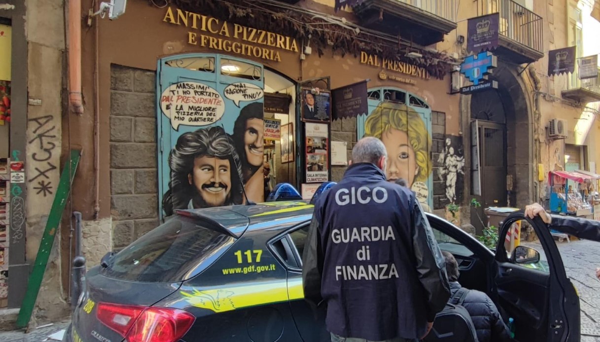 Guardia di Finanza Napoli, sequestrata alla camorra pizzeria dal Presidente: così clan Contini riciclava soldi