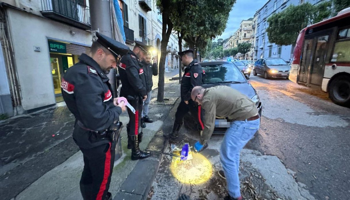 Sparatoria per le strade di Napoli nel quartiere Capodimonte: quattro feriti dopo un agguato, si indaga