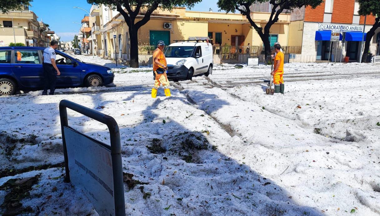 Nubifragio in Salento. Grandine a Nardò, in provincia di Lecce