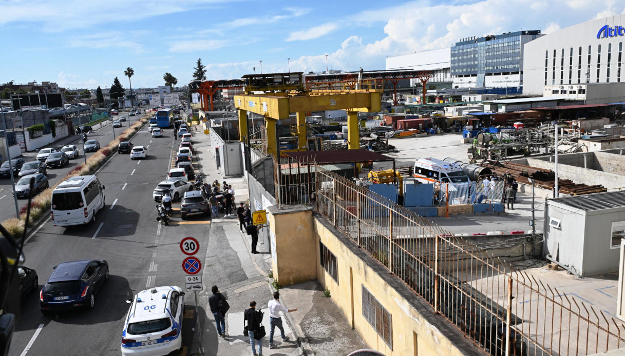 L'area del cantiere della metro di Napoli in cui è avvenuto il crollo