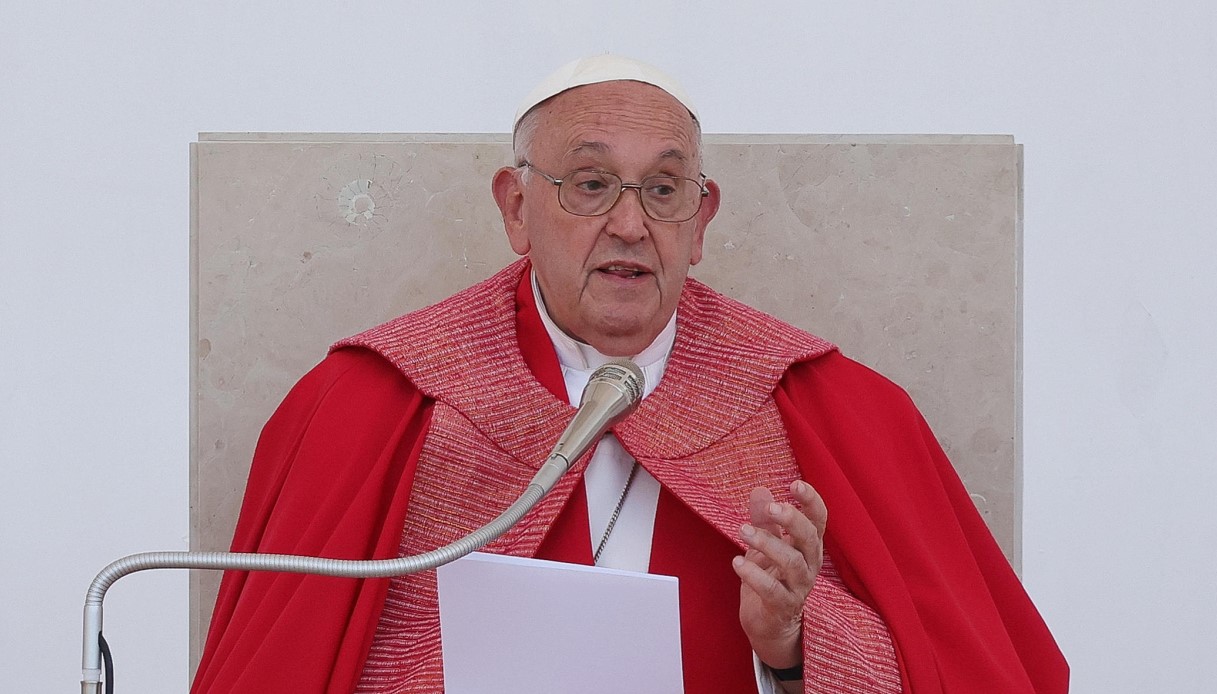Le scuse di Papa Francesco dopo la frase ai vescovi sul no ai seminaristi gay perché 