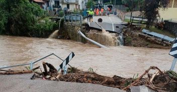 Maltempo in Veneto ponte crollato allerta rossa