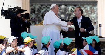 roberto-benigni-show-papa-francesco-giornata-mondiale-dei-bambini-1