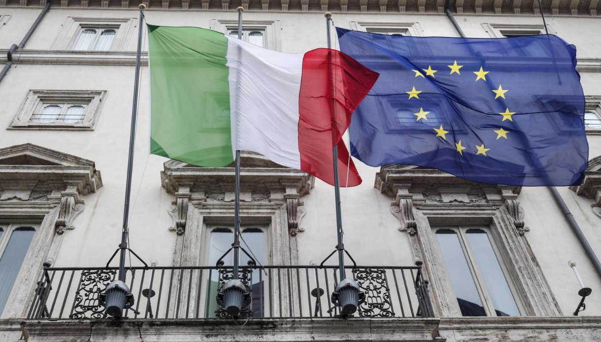 Antonio Tajani e Claudio Borghi, scontro sulla bandiera europea