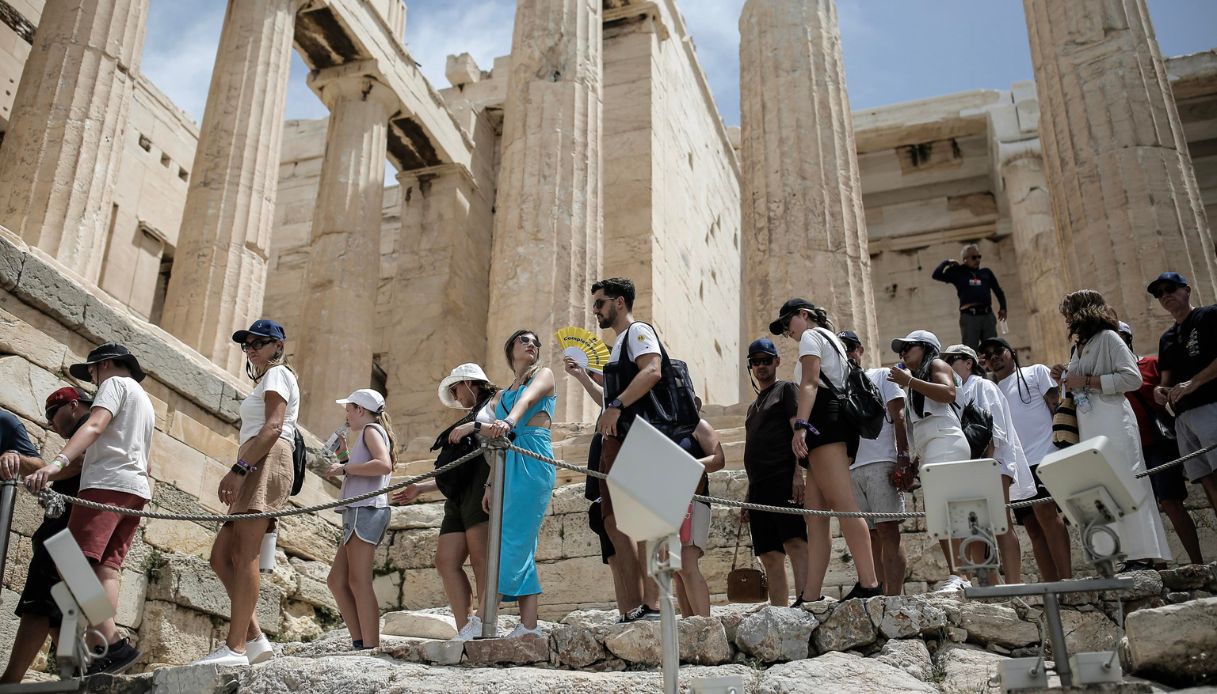 Κλειστό η Ακρόπολη στην Αθήνα λόγω καύσωνα, θερμοκρασίες έως 43 βαθμούς: Κυβερνητική ανακοίνωση