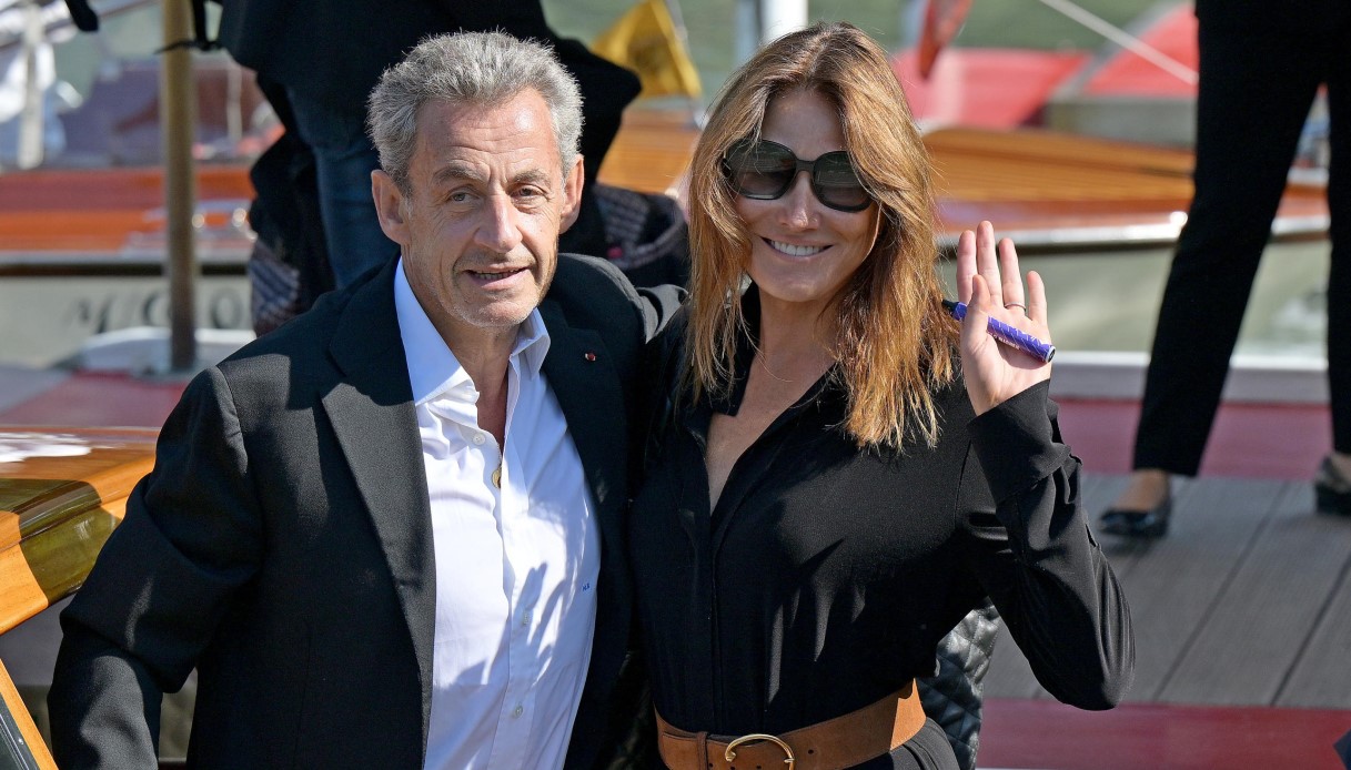 Carla Bruni rischia il processo in Francia per l'inchiesta su Sarkozy: i sospetti sul pagamento a un testimone