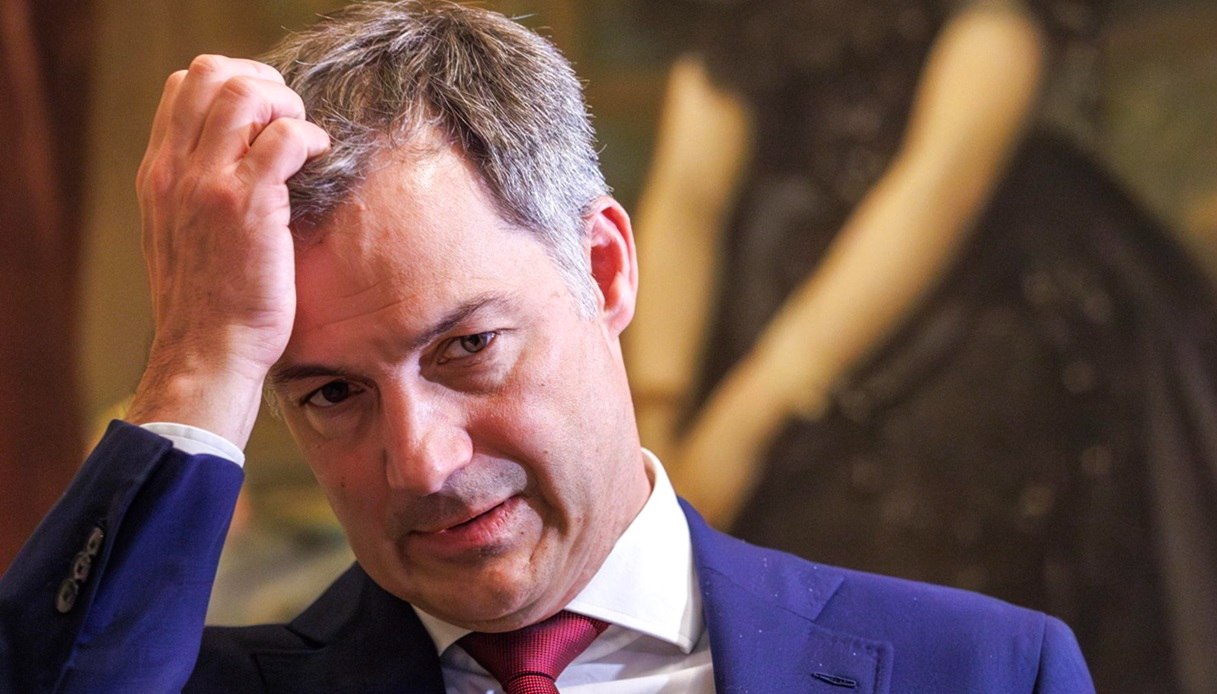 Dimissioni del premier del Belgio Alexander De Croo che scoppia in lacrime dopo le elezioni tenutesi nel Paese