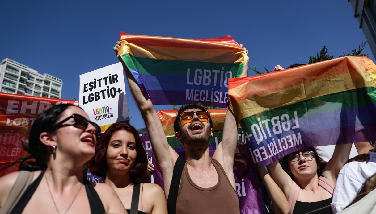15 arresti al Gay Pride di Istanbul in Turchia