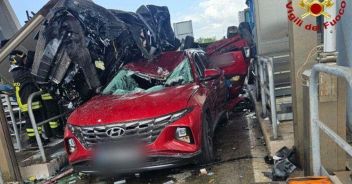 incidente a12 autostrada casello rosignano livorno bambino morti