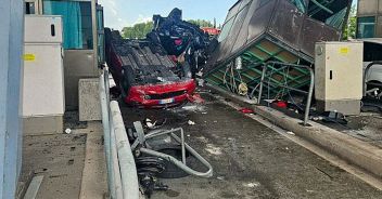 feriti incidente autostrada a12 casello rosignano morti